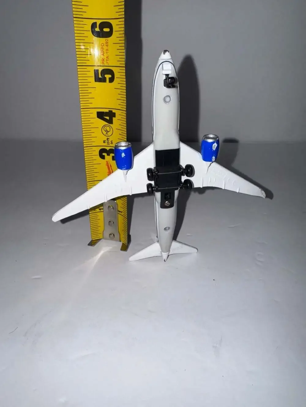 Daron United Airlines Diecast Model Airplane Single Plane